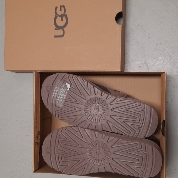 UGG Womens Classic Ultra Mini Super Trendy Print Size 7 - Picture 9 of 10